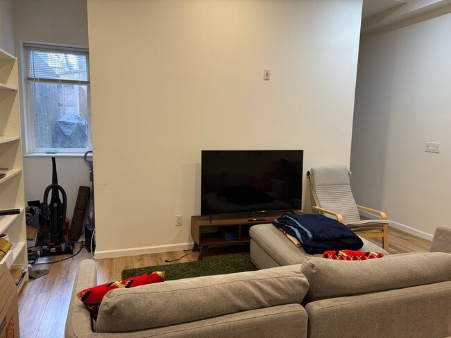 Building Photo - 737 S 4th St