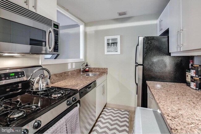 Foto del edificio - 219-29 S 18th St