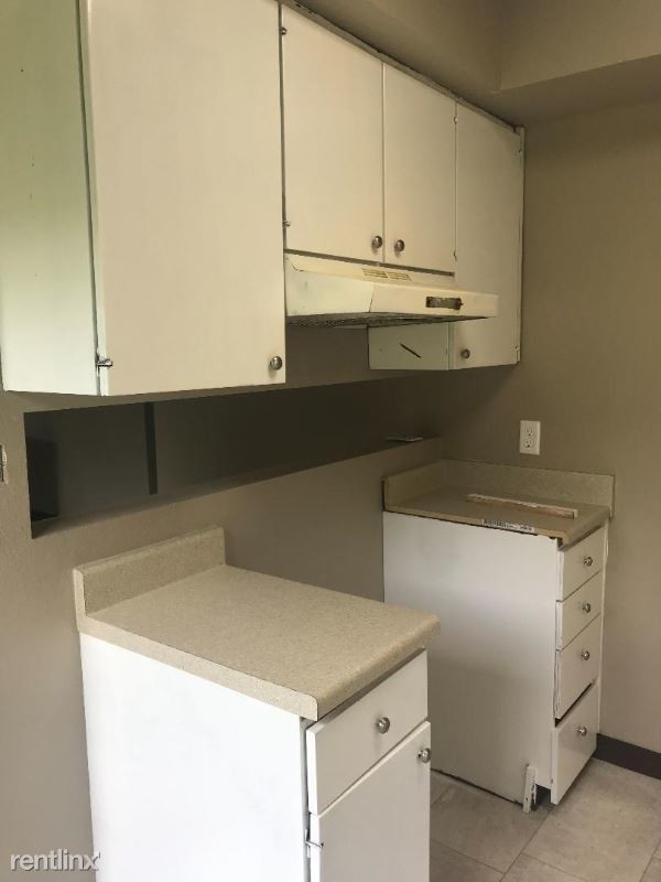 Building Photo - 2 br, 1 bath Apartment - 705 E M St A Unit A