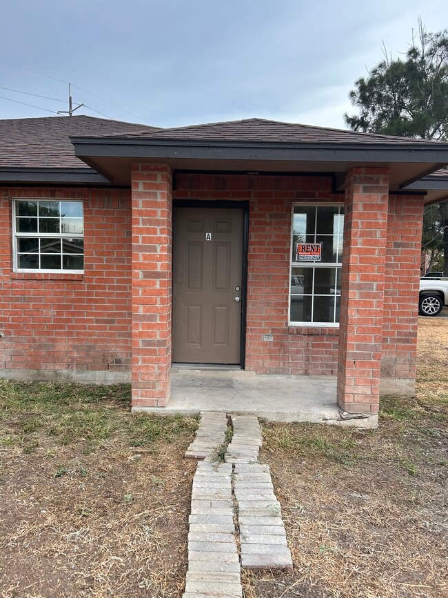 Building Photo - 4703 Young Dr