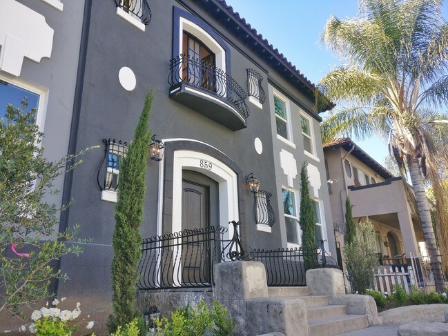 Building Photo - bedroom in Los Angeles CA 90005