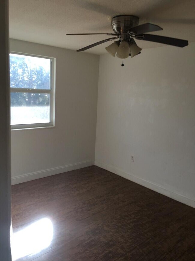Foto del edificio - 8401 N Atlantic Ave
