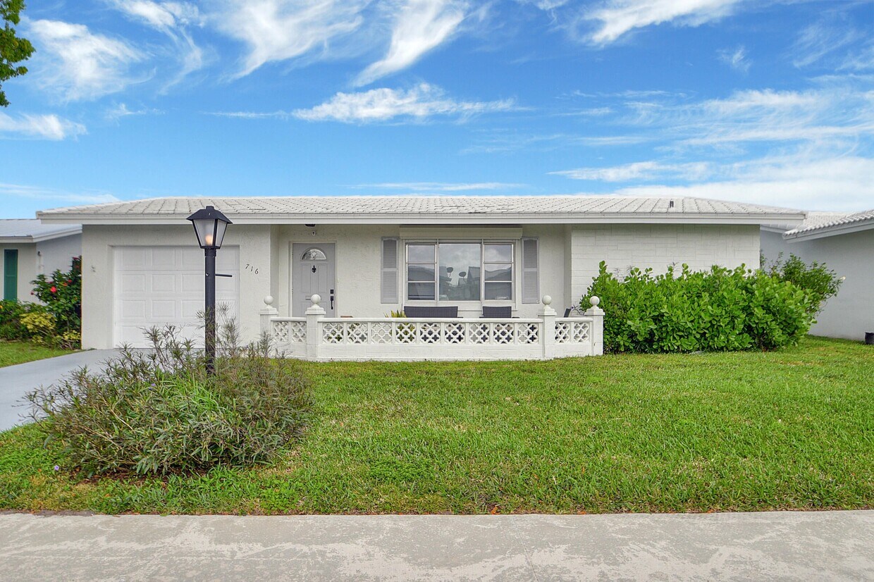 Primary Photo - 716 SW 18th St