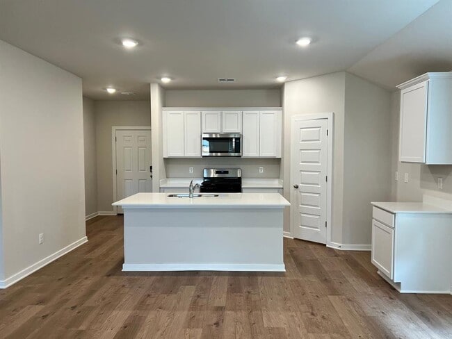 Building Photo - 2921 Firefly Dr