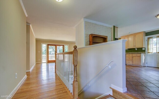 Building Photo - 3 br, 3 bath House - 1006 Devere Dr