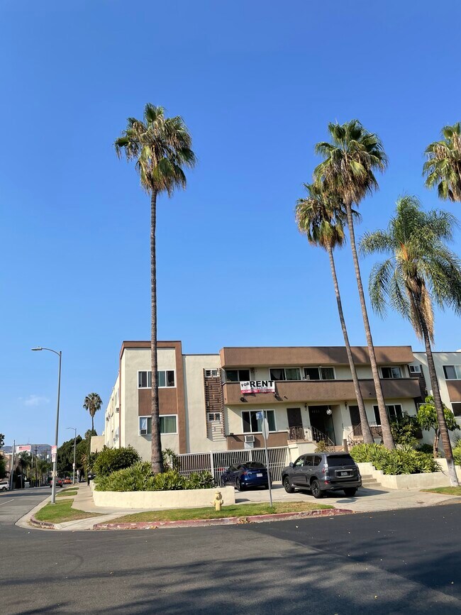 Foto del edificio - 4855 Elmwood Ave