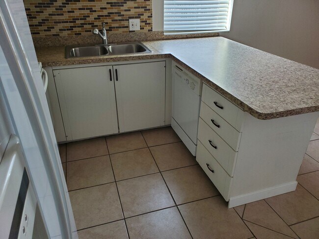 Building Photo - 1384 Millcreek Dr