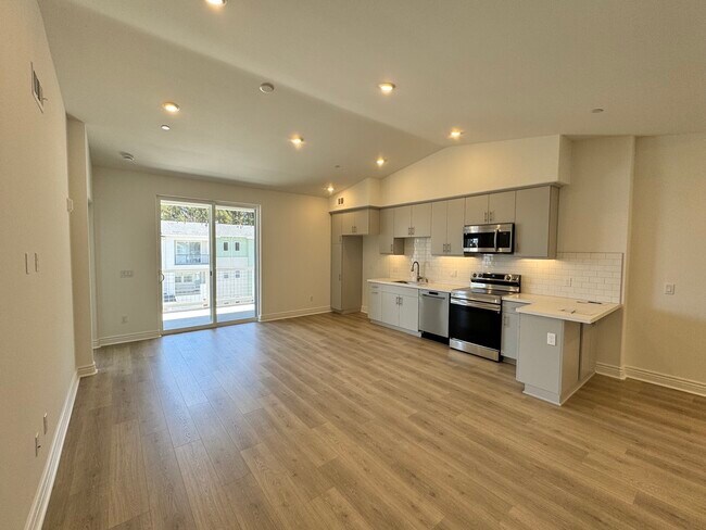 Building Photo - 955 Madonna Rd