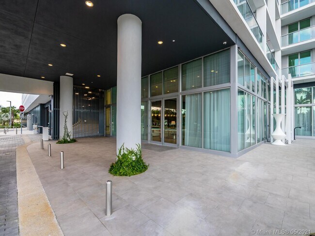 Foto del edificio - 1800 NW 136th Ave