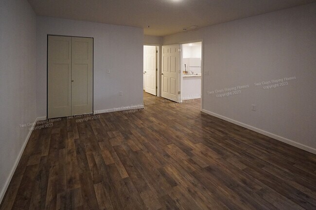 Foto del edificio - 2420 E Blaine St