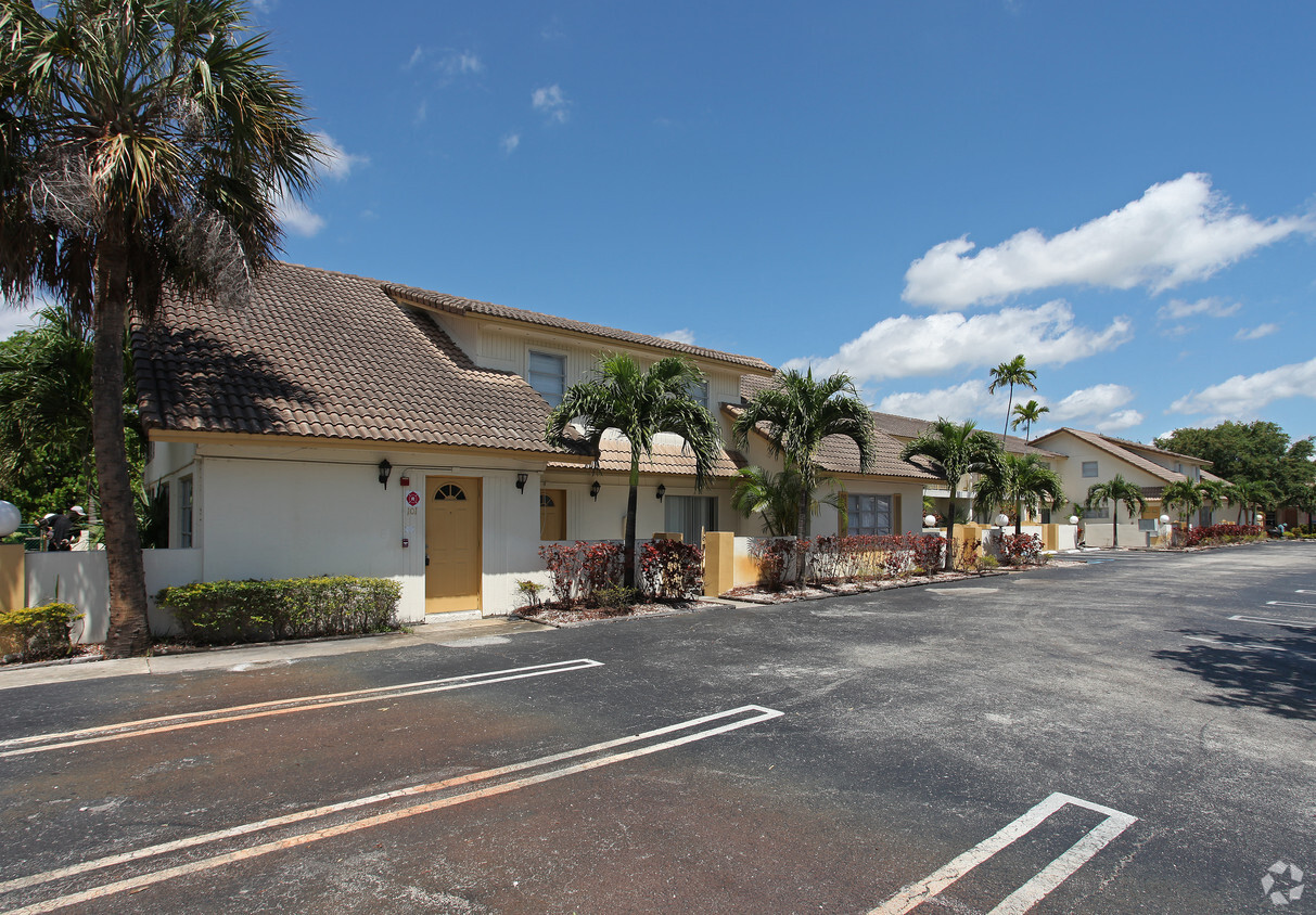 Primary Photo - Villas at Coral Springs