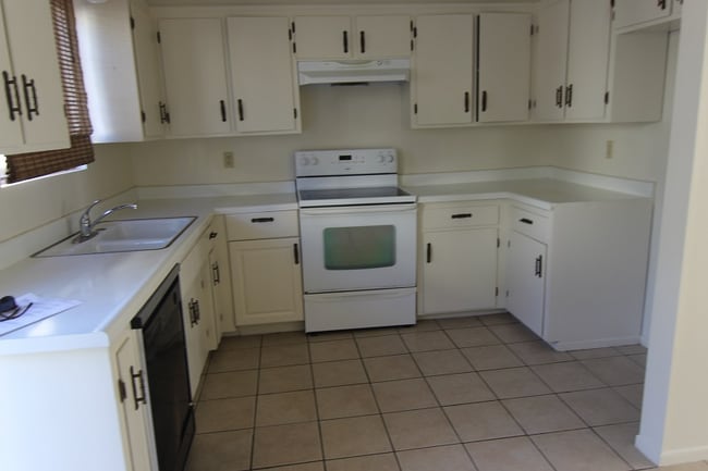 Building Photo - 6305 Marchant Ave