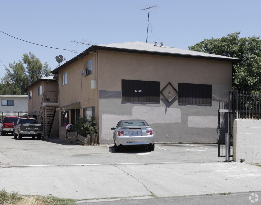 Primary Photo - 6940 Hinds Ave