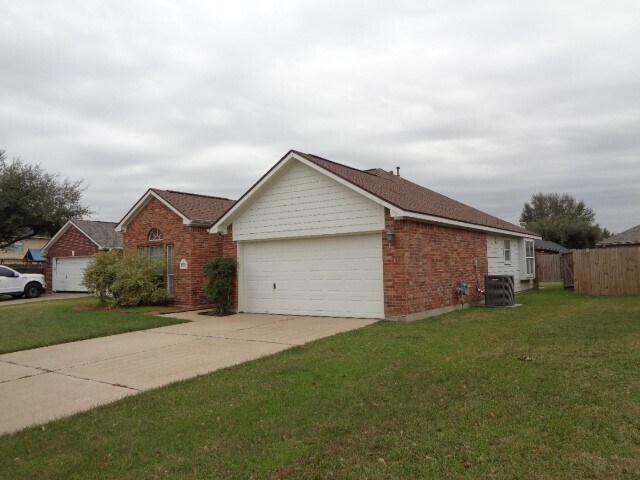 Building Photo - 19323 Palmoral Dr