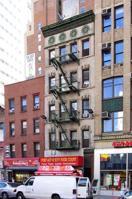 Building Photo - 606 8th Ave
