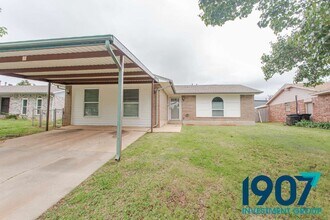 Building Photo - 1852 Sunrise Dr