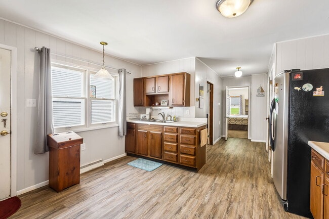 Building Photo - 2083 Chapman Lake Dr