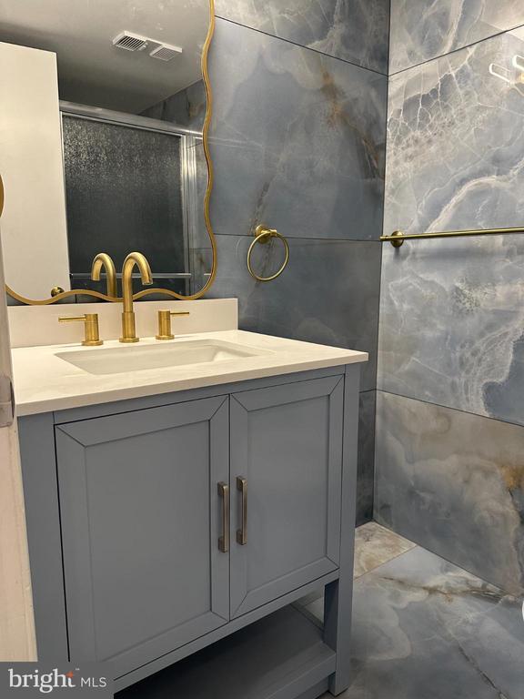 Building Photo - 5831 Cove Landing Rd