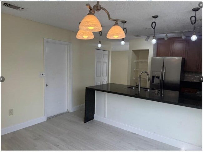 Foto del edificio - 4241 SW 72nd Terrace