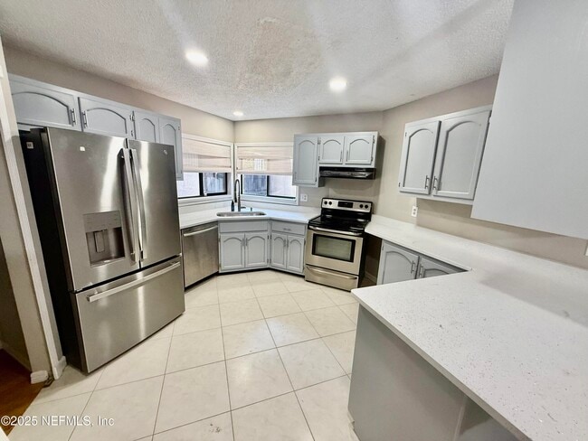 Building Photo - 1165 Fromage Cir E