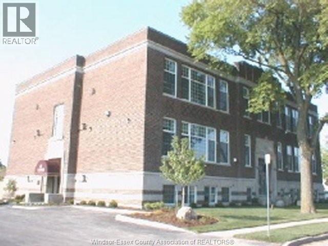 Building Photo - 647 Irvine Ave