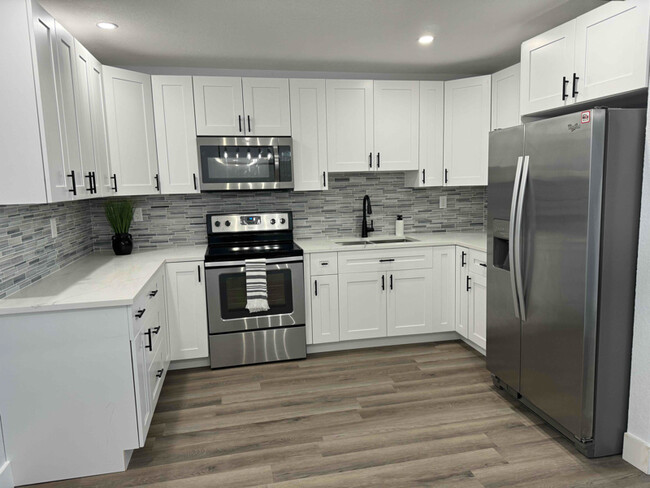 Building Photo - 9147 Reed Dr
