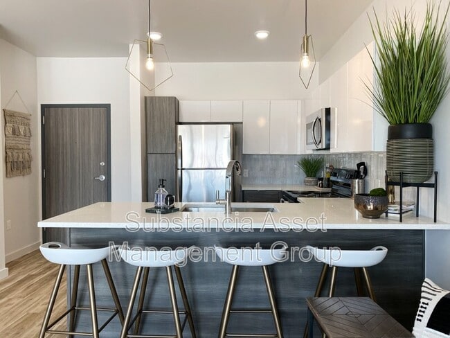 Building Photo - 1683 Midtown Pl