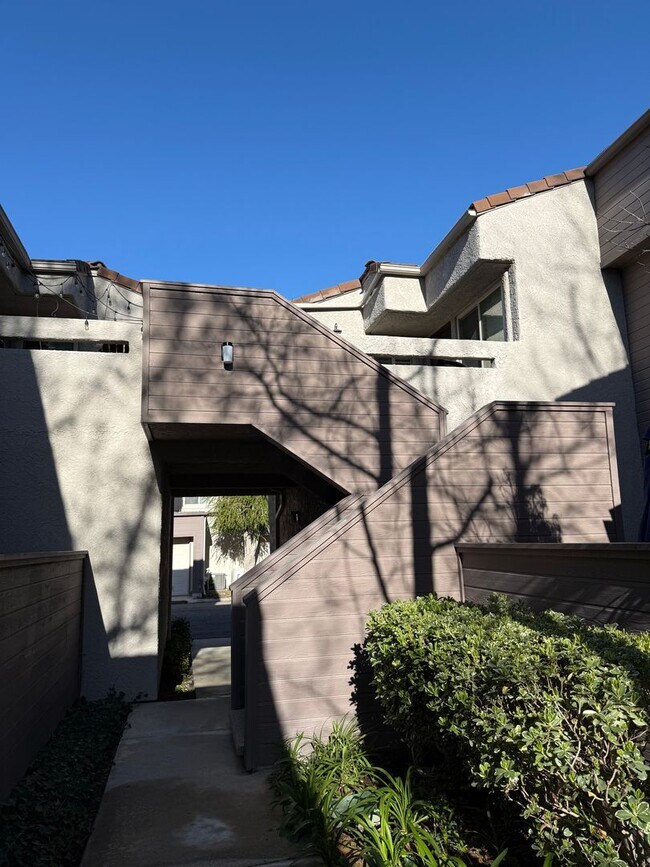 Foto del edificio - 2 bedroom, 1 bath townhome in great location