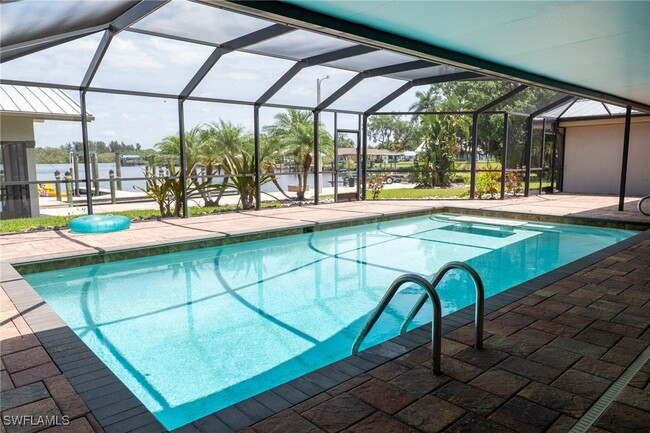 Foto del edificio - 14562 Riverside Dr