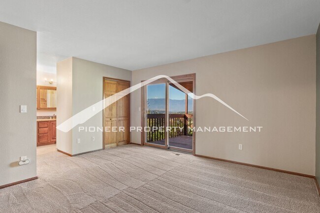 Foto del edificio - Beautiful 4 bedroom home with Stunning Col...