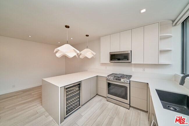 Foto del edificio - 145 S Maple Dr