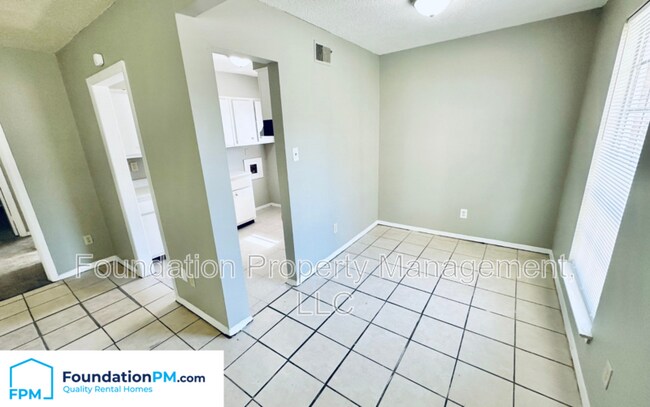 Building Photo - 1742 Gowan Dr
