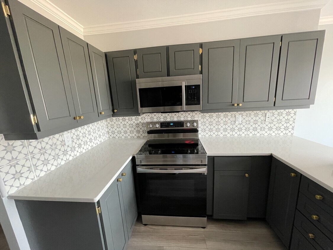 Kitchen Appliances - 2525 Main St
