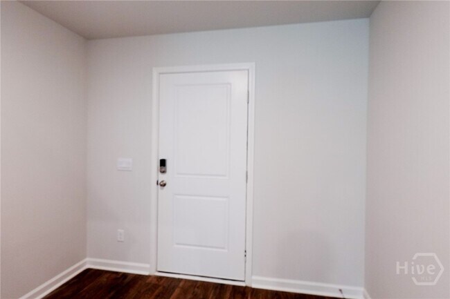 Building Photo - 511 Coconut Dr