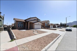 Building Photo - 5060 Silver Sands Ave