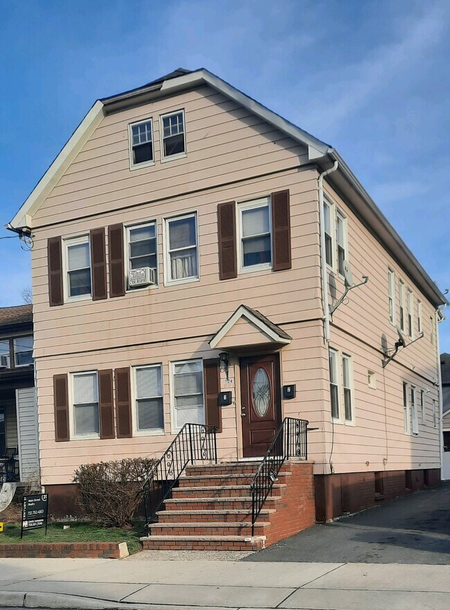 Building Photo - 124 Pershing Ave
