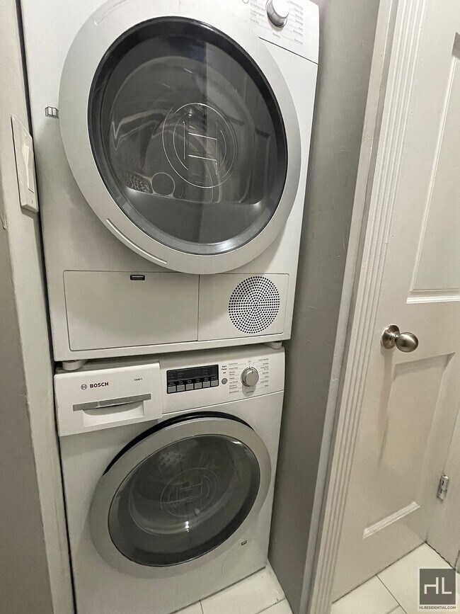 Building Photo - East 5th Street