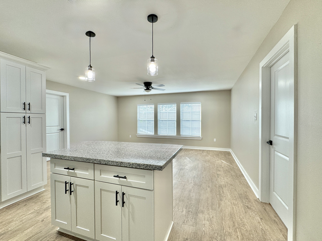 KITCHEN_LIVING - Hidden Pointe Apartments