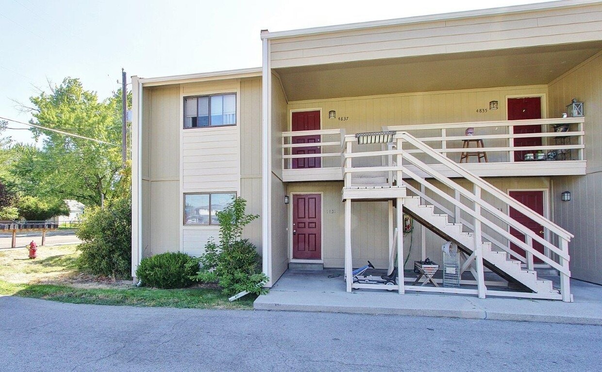 Primary Photo - 4831 W Targee St