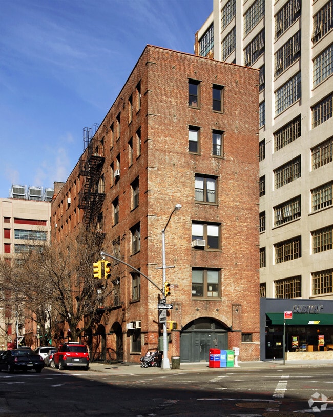 Primary Photo - 135 Hudson St