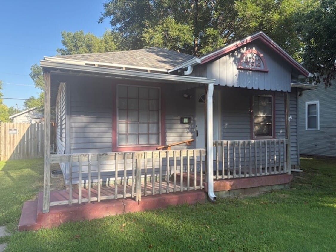 Building Photo - 2 bed/1 bath