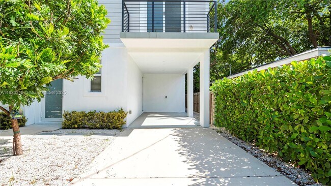 Building Photo - 3823 Thomas Ave