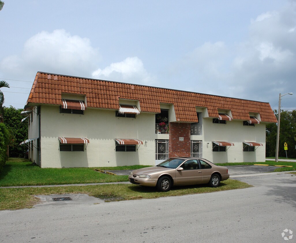Building Photo - 1401 Lee St