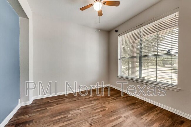 Foto del edificio - 1325 Mockingbird Dr