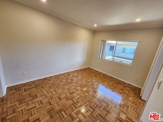 Foto del edificio - 6342 Morse Ave