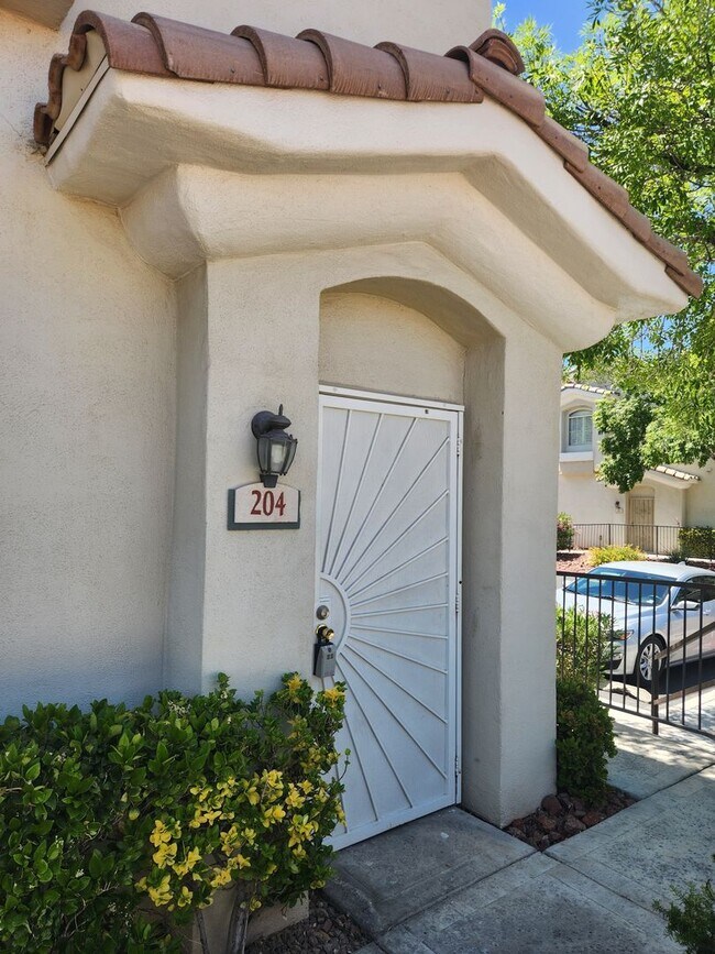 Building Photo - A fabulous 2 Bedroom + A Den in Summerlin