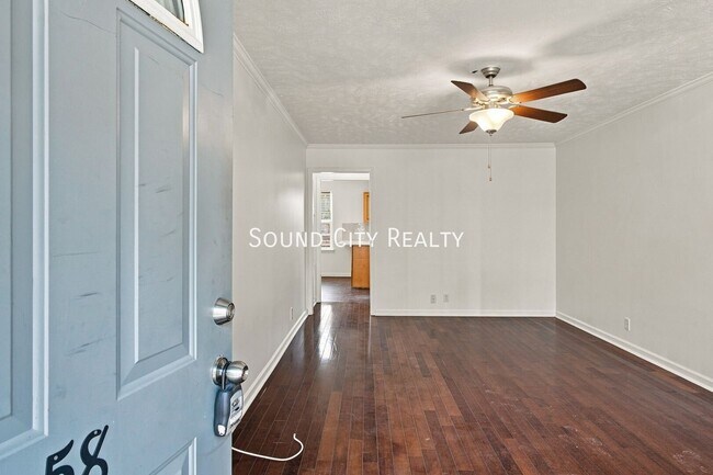 Building Photo - 2120 Lebanon Pike