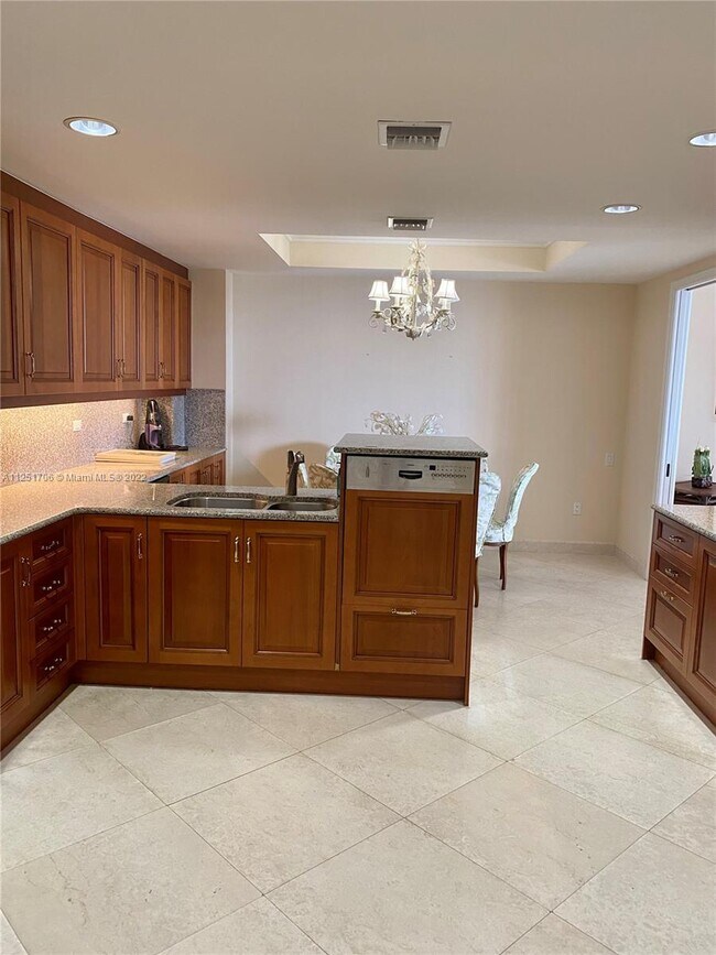 Foto del edificio - 7600 Fisher Island Dr