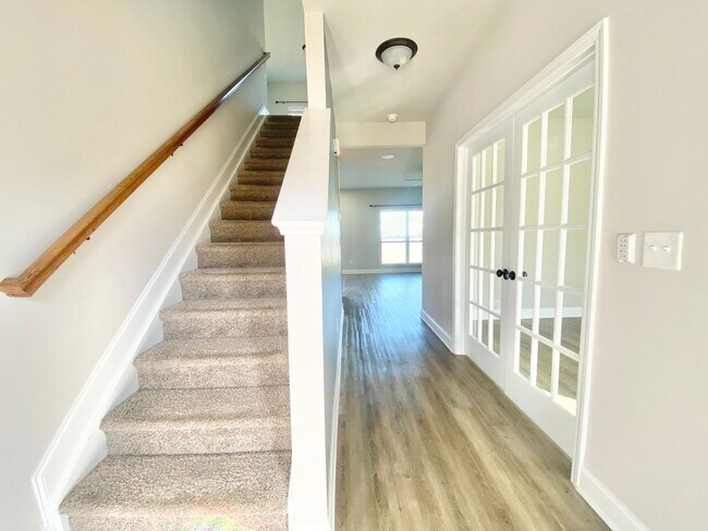 Foto del edificio - $1000 OFF 1st month rent!!!!Guyton Beauty!...