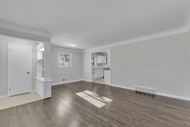 Foto del edificio - 31611 Lonnie Blvd